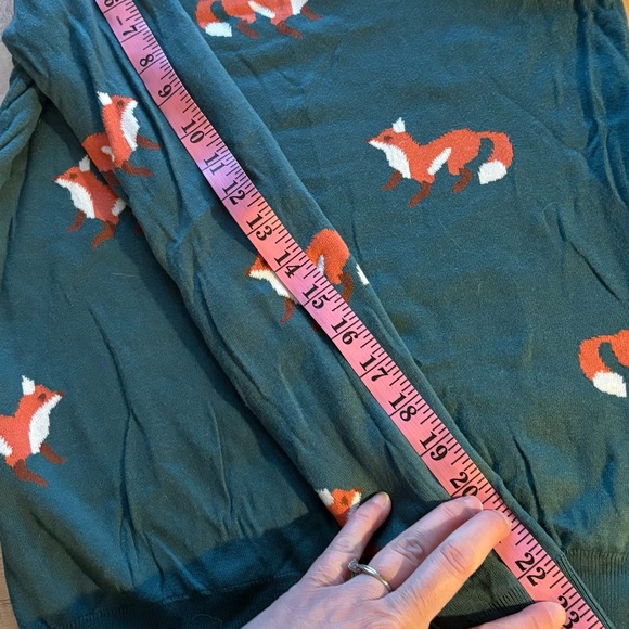 ModCloth Green Sweater with Fox Pattern Thin Knit Size Small - Picture 6 of 6